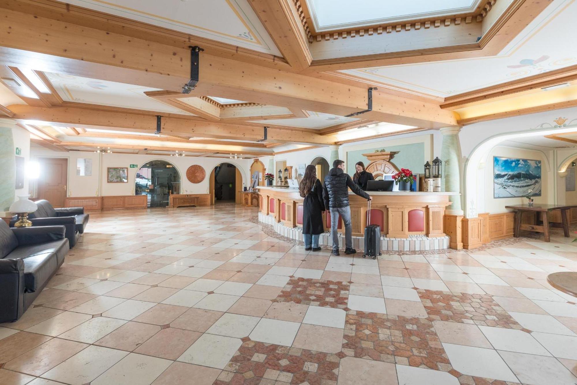 Hotel Intermonti Ливиньо Екстериор снимка