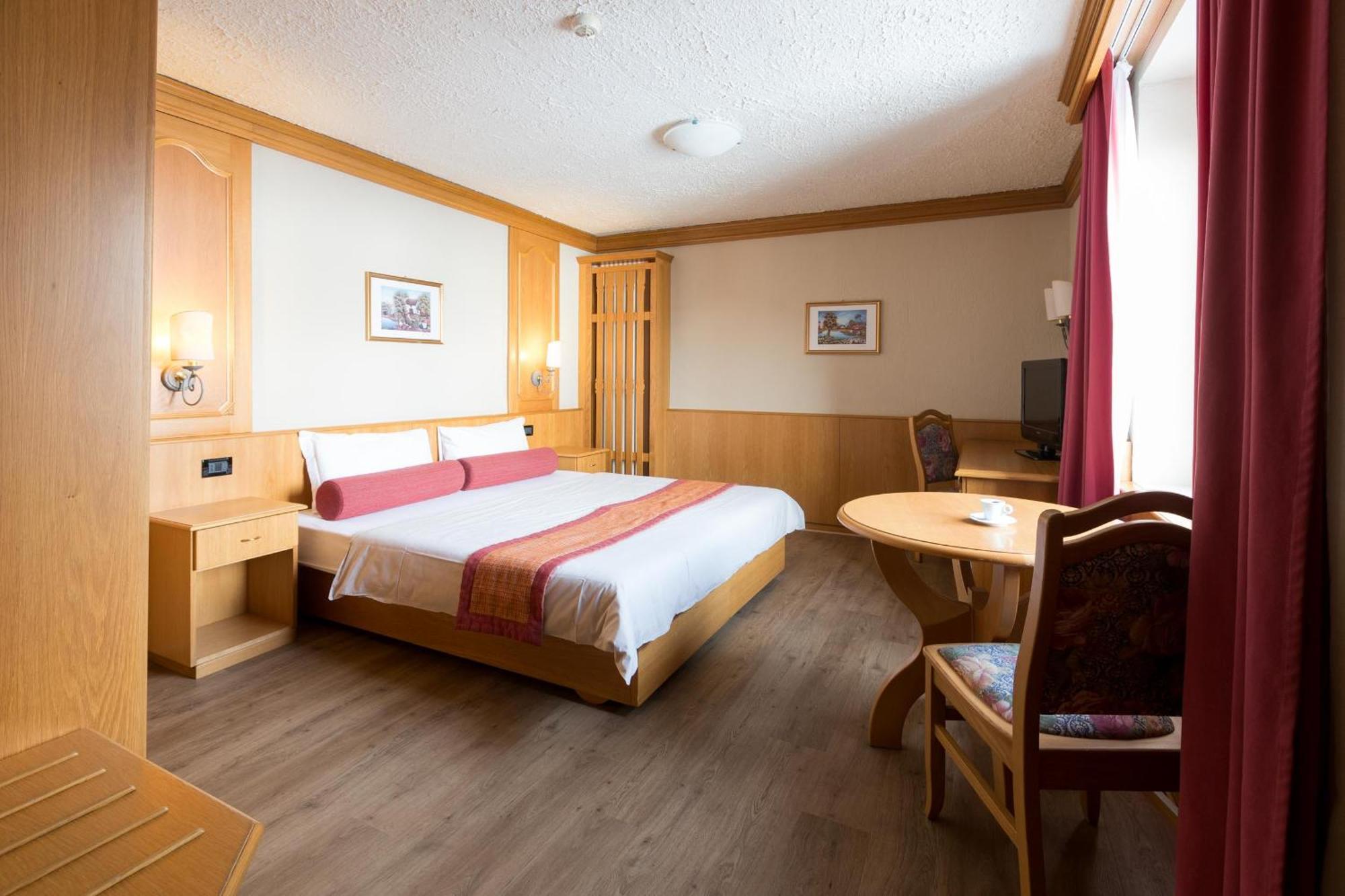 Hotel Intermonti Ливиньо Екстериор снимка